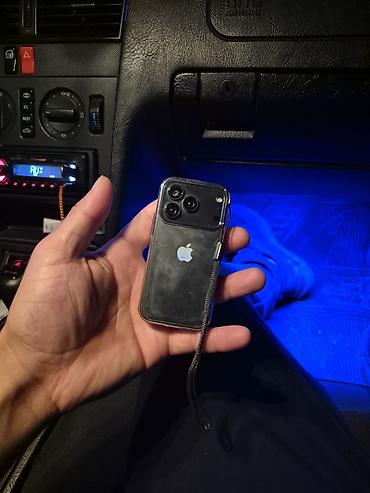 iphone qiymət: IPhone 17 Pro, 16 GB, Jet Black — 1