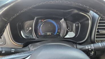 Другие детали салона: Кроссовер с просторным салоном и современным оснащением. Особенности — 4