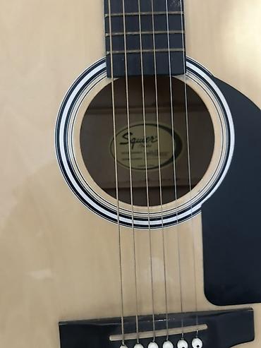 Музыкалык аспаптар: Акустическая гитара Squier by Fender, форма корпуса дредноут. - — 1