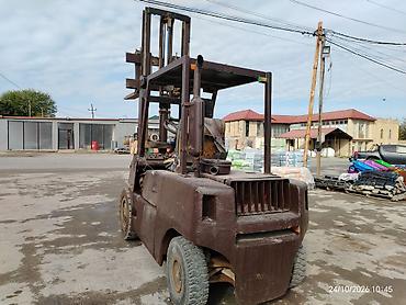 radius təkər evi: Yükqaldıran forklift Texniki təsvir: - Yanacaq: dizel - İdarəetmə — 2