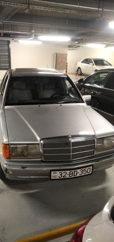 Mercedes-Benz: Mercedes-Benz 190: 0.2 l | 1990 il Sedan