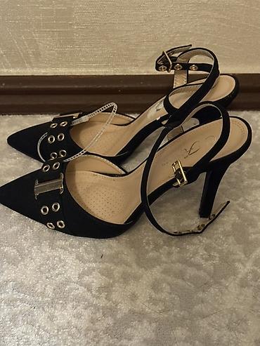 Tuflilər: Qadın yüksək daban ayaqqabısı – Forever 21, ölçü 7.5 (ABŞ) - Rəng — 2
