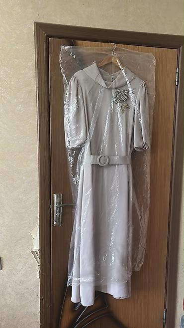 paradnı forma: Zərif dizaynlı zərif rəngdə qadın donu. - Model: midi uzunluq, yüngül — 1