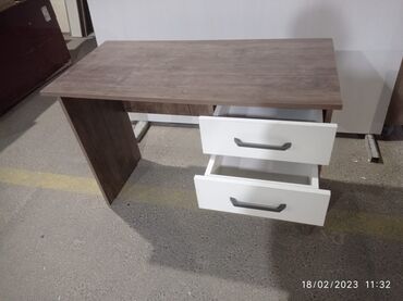 Ofis masaları: Yeni, İşçi üçün, Kvadrat masa — 9