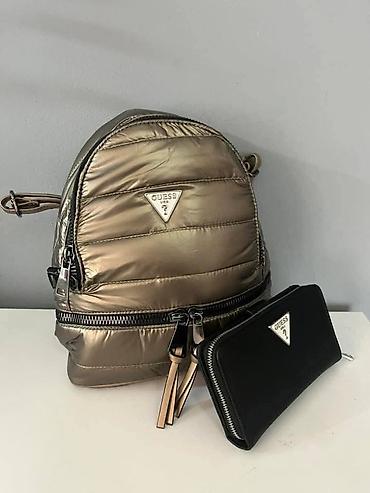zelena torbica: Torbe i rancevi 3500din
Novcanici 2300din 
acc — 6