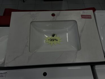 столешница под раковину: Ванна үчүн раковина, Үстүнө коймо орнотуу ыкмасы, Чарчы формасы, Материалы: Керамика