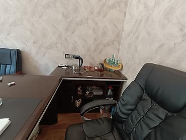 cay: Ofis mebeli dəsti Tərkibi: - Künc tipli əsas iş masası (çekmecəli — 7