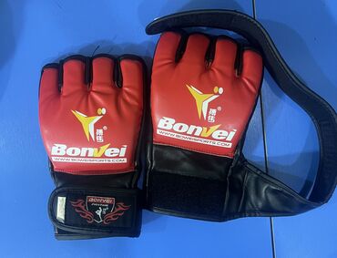 вратарьские перчатки: Продаю обрезки для занятий спорта и домашней тренировке. С двойным