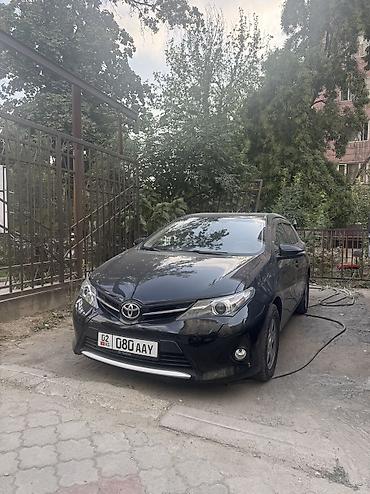 tayota auris: Toyota Auris: 2013 г., 1.6 л, Автомат, Бензин, Хэтчбэк — 1