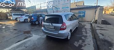 машина в ош: Honda Fit: 2004 г., 1.3 л, Автомат, Бензин, Хэтчбэк — 3