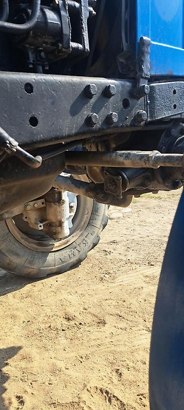 Traktorlar: Belarus MTZ 821 traktor - Rəng: mavi, kabinli - 4x4 (ön aparıcı — 5