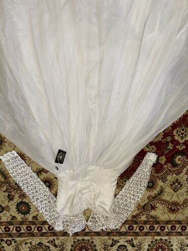 химчистка свадебных платьев: Первое фото новое свадебное платье фата в подарок ! Остальные платья