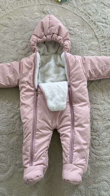 теплая зимняя кофта: Теплый зимний комбинезон-конверт для малыша,одевали только один