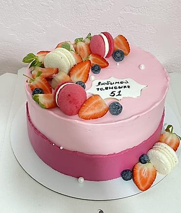 Кондитерские изделия, сладости: Двухъярусный праздничный торт, выполненный в нежных розовых тонах — 1