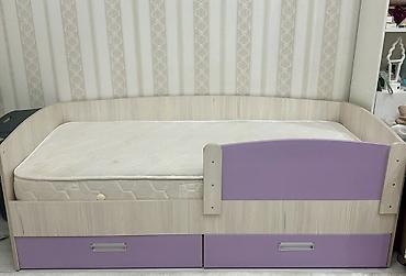 bunk bed: Детская односпальная кровать, Б/у, Для девочки, С матрасом, ДСП, Самовывоз — 1