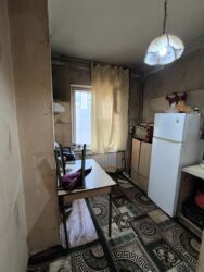 продаю дом этажка: 3 комнаты, 77 м², 105 серия, 1 этаж, Старый ремонт