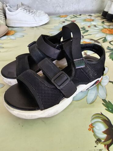 Детская обувь: Обувь на подростка девочкуна все сезоны.от 34 до 37 размера. Всё at lalafo.kg — 5 Детская обувь: Обувь на подростка девочкуна все сезоны.от 34 до 37 размера. Всё — 5