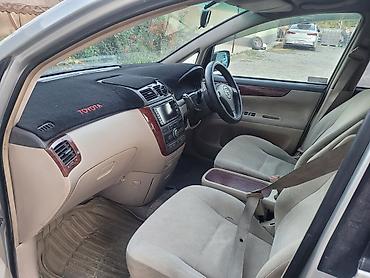 бампе: Toyota Ipsum: 2001 г., Автомат, Бензин, Минивэн — 5