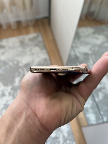 Apple iPhone: Apple iPhone iPhone Xs — 8