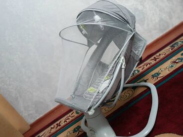 электрический шезлонг для новорожденных: Электронная детская люлька-качалка серого цвета. - Автоматическое