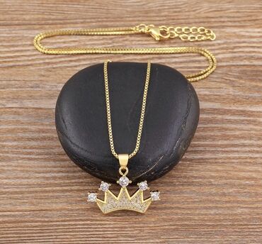 Seplər: 18K qızıl suyuna çəkilmiş və polad bijuteriyalar.Maqazin bağlandığı — 8