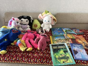 развивающие игрушки для детей 6 лет: Пакет мякгих игрушек и детских книг всего за 600 сом
