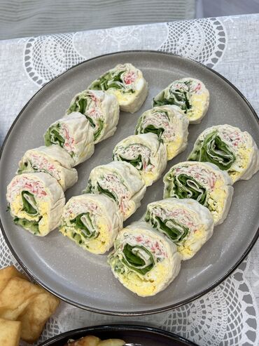 Готовые блюда, кулинария: Ассортимент салатов 1) Хрустящие баклажаны - Запечённые/обжаренные — 25