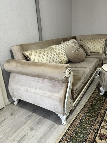 Divanlar: Künc divan, İşlənmiş, Açılmayan, Bazasız, Vеlur parça, Çatdırılma yoxdur