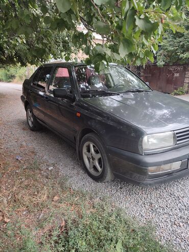 фольксваген beetle: Volkswagen Vento: 1992 г., 1.8 л, Механика, Бензин, Седан