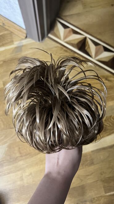 Təbii saçlar, pariklər: Parik, Süni — 17