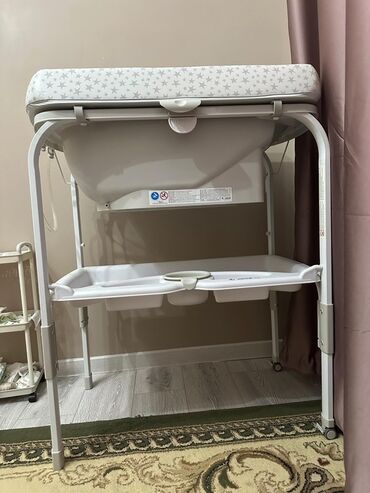 пеленальный столик с ванночкой: Пеленальный стол, Б/у, Железо
