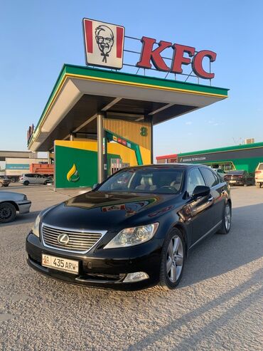 авто лексуз: Представляем черный седан Lexus LS, отличающийся элегантным дизайном и