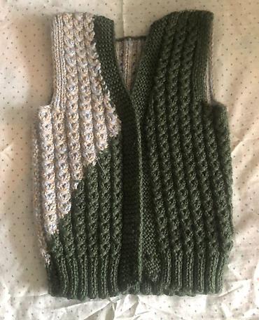 Детская безрукавка на 1-2 годика. Hand made. Звоните по номеру at lalafo.kg Детская безрукавка на 1-2 годика. Hand made. Звоните по номеру