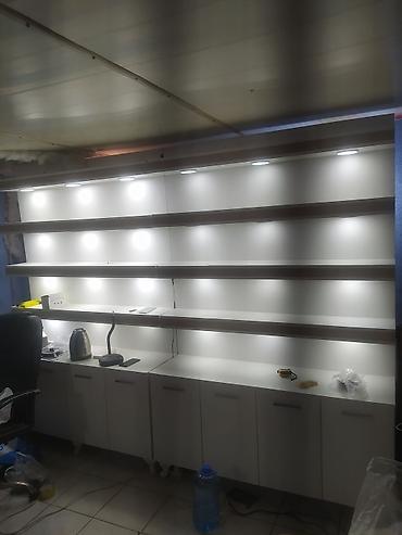 rəflər: Mağaza/ofa üçün vitrin-mebel sistemi - Modul quruluş: aşağı hissədə — 2