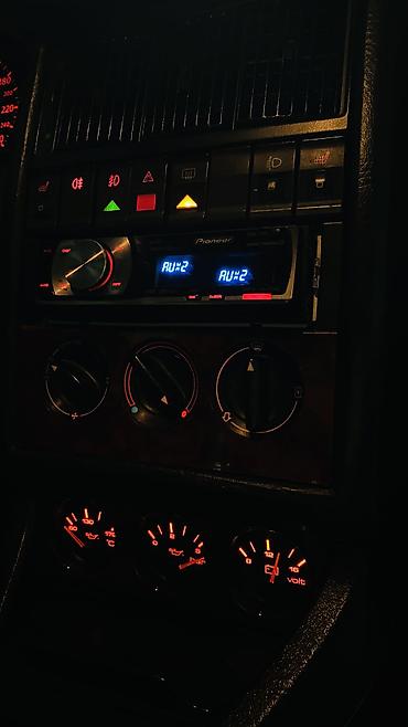 Audi: Audi 80: 1992 г., 2 л, Механика, Бензин, Седан — 16