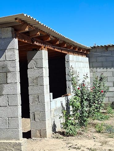 Продажа коттеджей и домов: 🏡 ПРОДАЁТСЯ ДОМ В Г. КЕМИН 📍 Адрес: г. Кемин, ул. Бозоева, дом 167 📐 — 21
