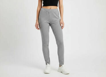 biale spodnie reserved: PULL&BEAR, Брюки жіночі, розмір S