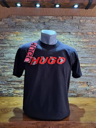 Hugo Boss majica S,M. Za celokupnu ponudu majica javiti se u inbox