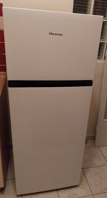 Refrigerators: Double Chamber Hisense, color - White, Used