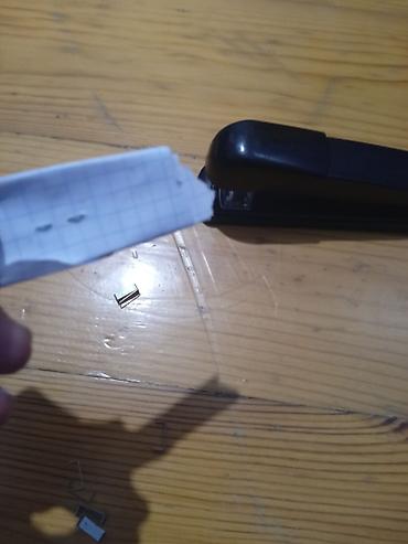 stepler boyuk: Qara stolüstü skobyator (stapler) - Standart ofis ölçülü skoblarla — 4