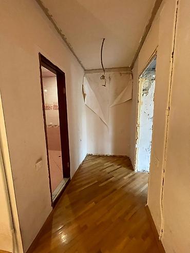 Mənzillər: Bakı, 3 otaqlı, Köhnə tikili, m. Elmlər Akademiyası, 100 kv. m — 3