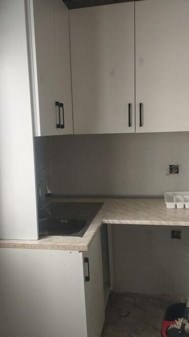 Uzunmüddətli kirayə mənzillər: CAapayevde Tevəkkülun arxası 5 mər bina 3 mər 1 otaq mebel var ev təzə