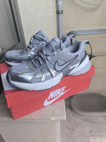 кросовеи: Кроссовки, 41, 42, Nike, Новый, цвет - Серебристый, Самовывоз — 1