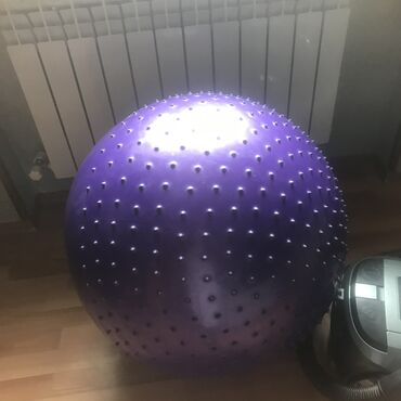 top qiymetleri: Fitnes topu.Baha alinib.Yari terefi hamar,yarı terefi ise
