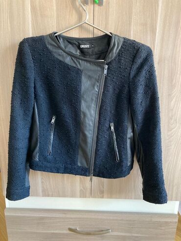 kurtka dəri: DKNY KURTKA ORIGINAL
Tecili satilir Real aliciya endirim mümkündür !!!