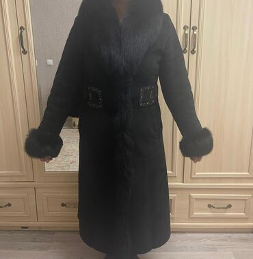 мужское зимнее пальто с капюшоном: Дубленка с мехом, очень хорошее качество, тёплый и мягкий