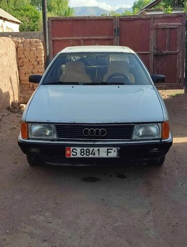 Audi 100: 1985 г., 2.2 л, Механика, Бензин, Седан
