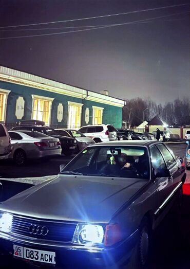 меняю на дом: Audi 100: 1987 г., 2.2 л, Механика, Бензин, Седан