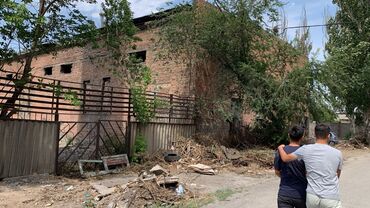 аренда помещения на ошском рынке: Предоставляется в аренду ангарное помещение 1300 квадратных метров