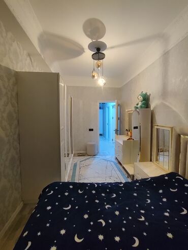 Yeni tikili: Xırdalanda 3 nömrəli məktəbin yanında 8/5 de 2/3 otağa düzəlmə təmirli — 8